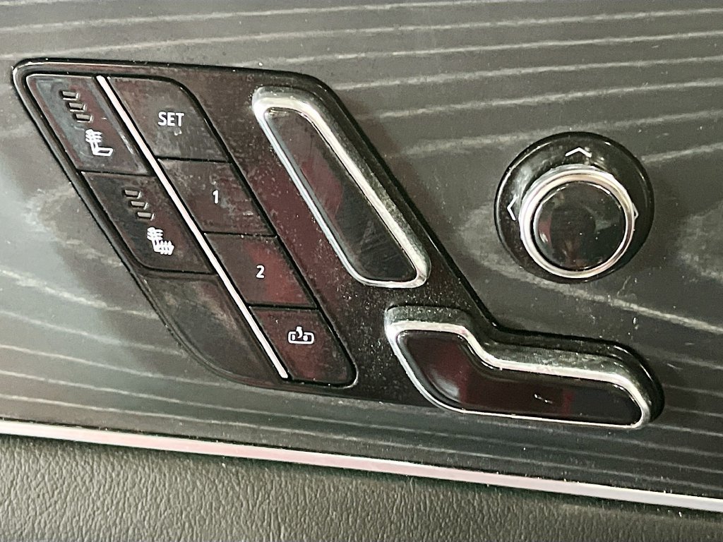 Used 2025 Cadillac Lyriq Sport AWD/4WD image 20