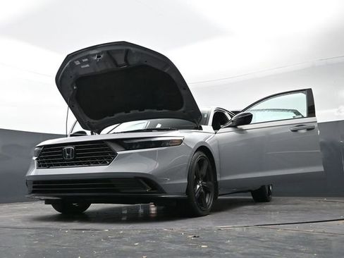 Used 2025 Honda Accord Sport image 41