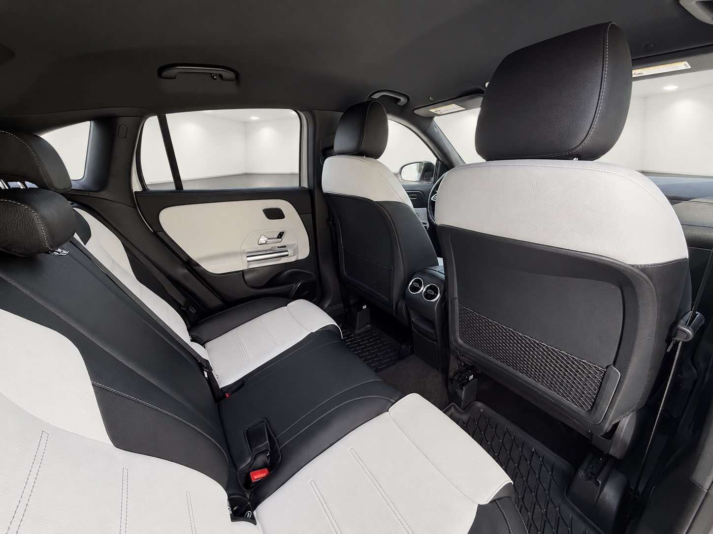 Used 2021 Mercedes-Benz GLA 250 4MATIC image 35