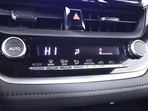 Used 2025 Toyota Corolla SE FWD image 19