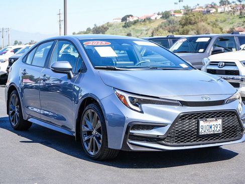 Certified 2025 Toyota Corolla SE image 3