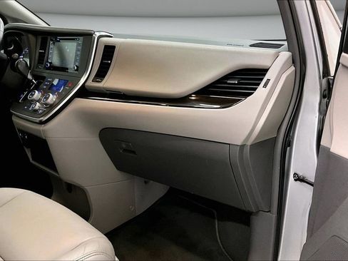 Used 2019 Toyota Sienna XLE w/ XLE Navigation Package image 27