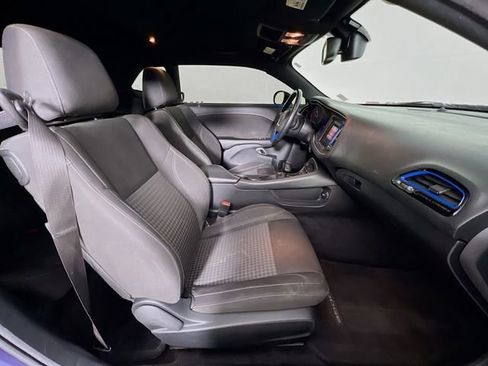 Used 2016 Dodge Challenger SXT image 34