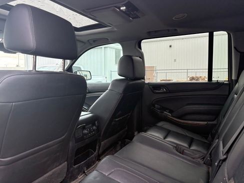 Used 2019 Chevrolet Suburban LT image 8