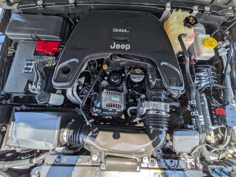 Used 2020 Jeep Wrangler Sport AWD/4WD image 22