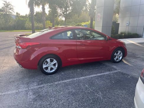 Used 2013 Hyundai Elantra FWD image 3