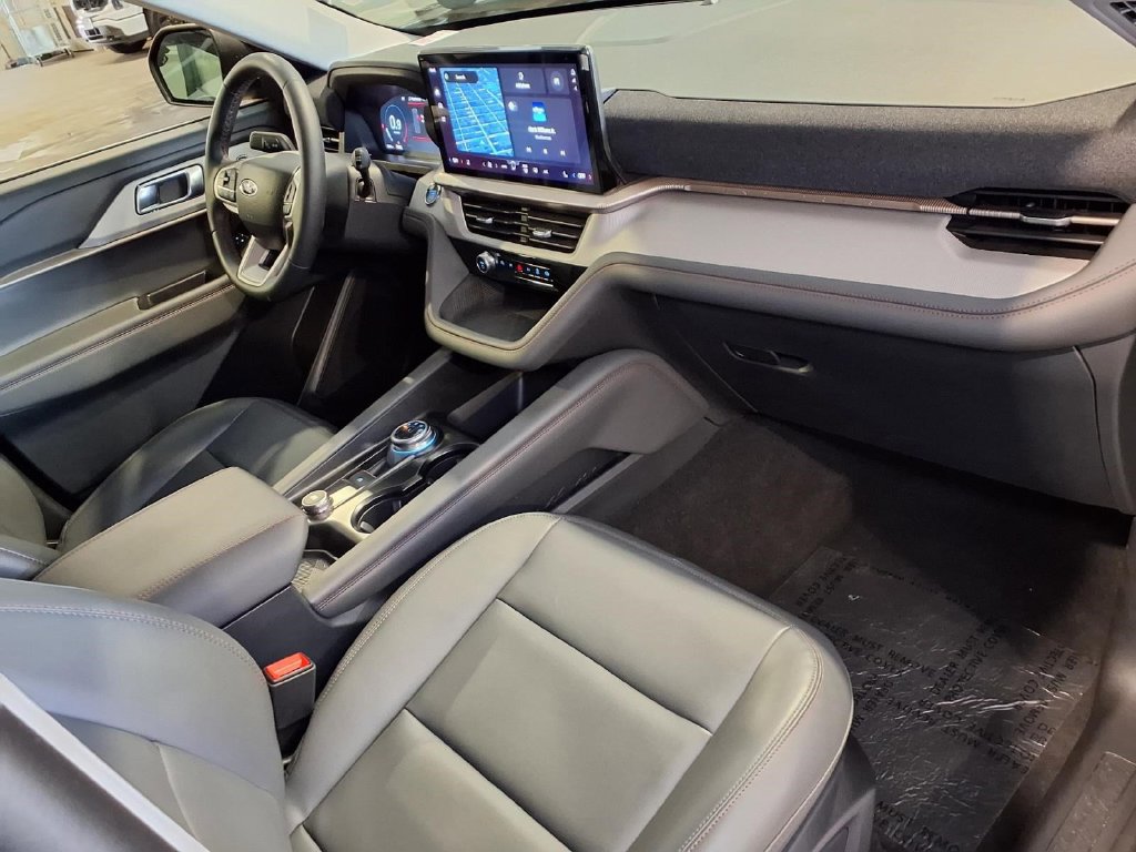 Used 2026 Ford Explorer Active w/ Active Comfort Package RWD image 30