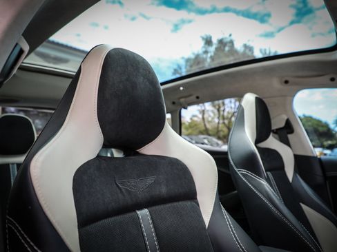 Used 2022 Aston Martin DBX AWD/4WD image 17