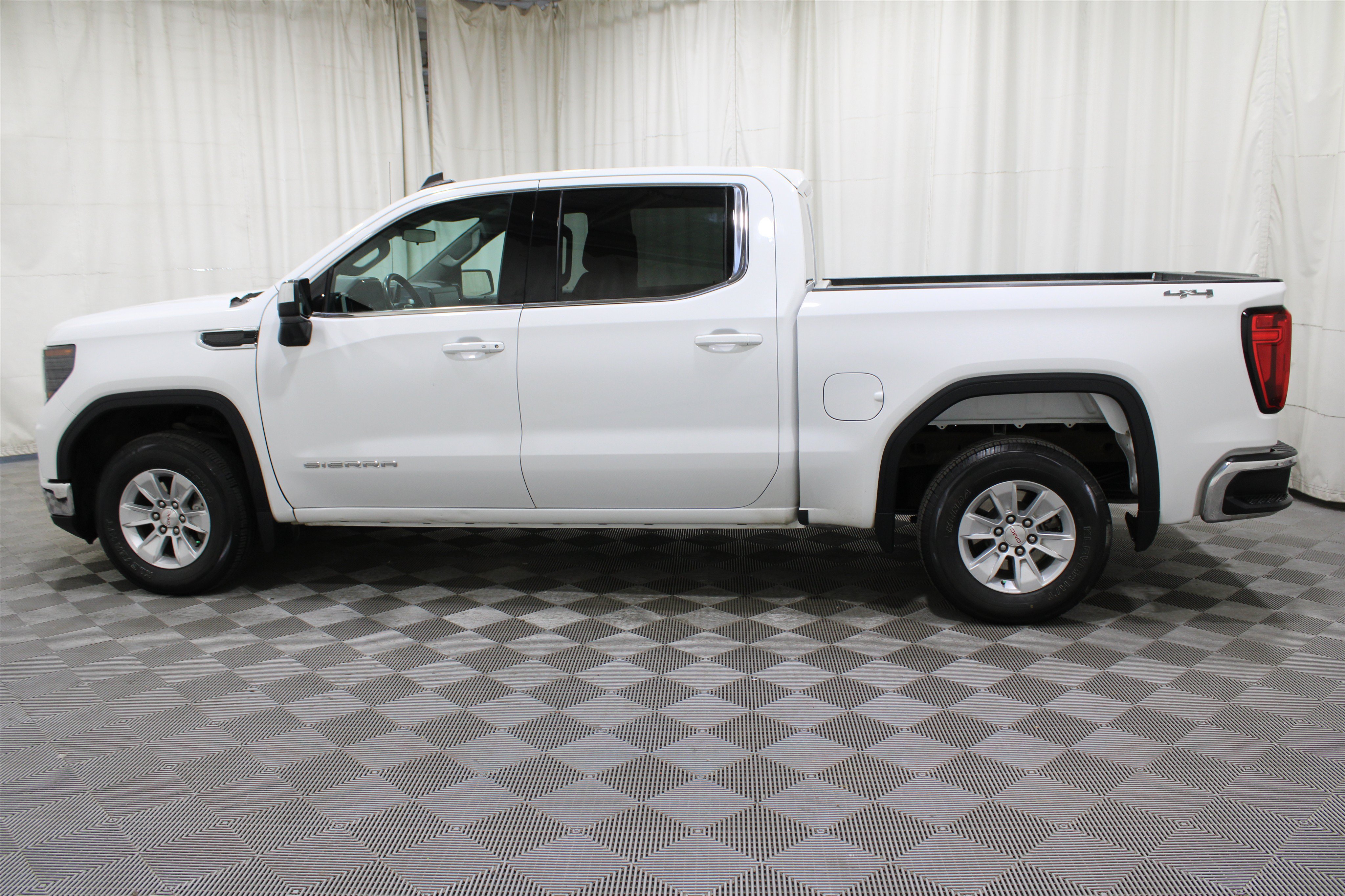 Used 2024 GMC Sierra 1500 SLE AWD/4WD image 34