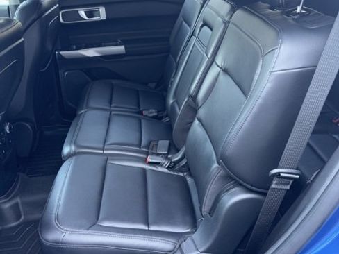 Used 2020 Ford Explorer XLT w/ Equipment Group 202A image 18