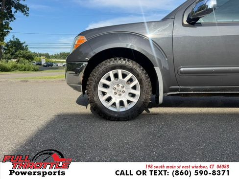 Used 2011 Nissan Frontier SL w/ Moonroof Pkg AWD/4WD image 24