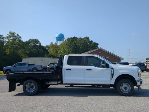 New 2025 Ford F350 XL w/ XL Chrome Package image 2