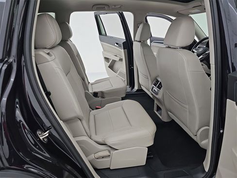 Used 2023 Volkswagen Atlas SEL R-Line image 15