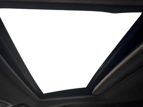 Used 2024 Toyota Sienna XLE image 3