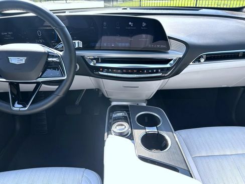 Certified 2024 Cadillac Lyriq Luxury AWD/4WD image 18