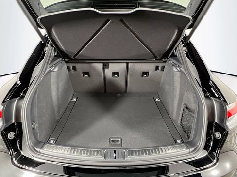 Certified 2026 Porsche Macan AWD/4WD image 28