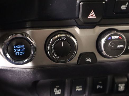 Used 2021 Toyota Tacoma Limited image 8