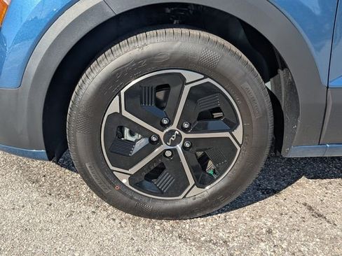 New 2026 Kia Niro EX FWD image 11