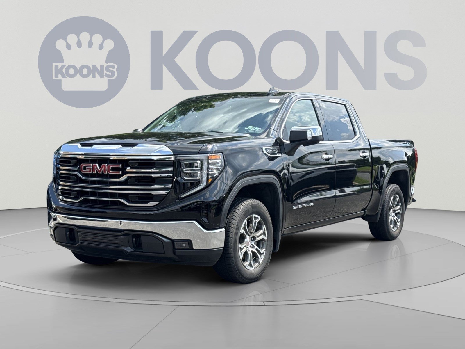Used 2025 GMC Sierra 1500 SLT AWD/4WD image 1