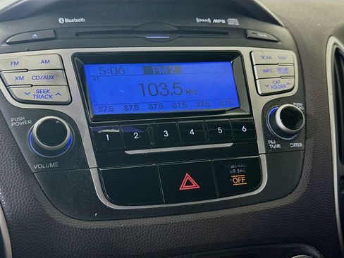 Used 2010 Hyundai Tucson Limited FWD image 15