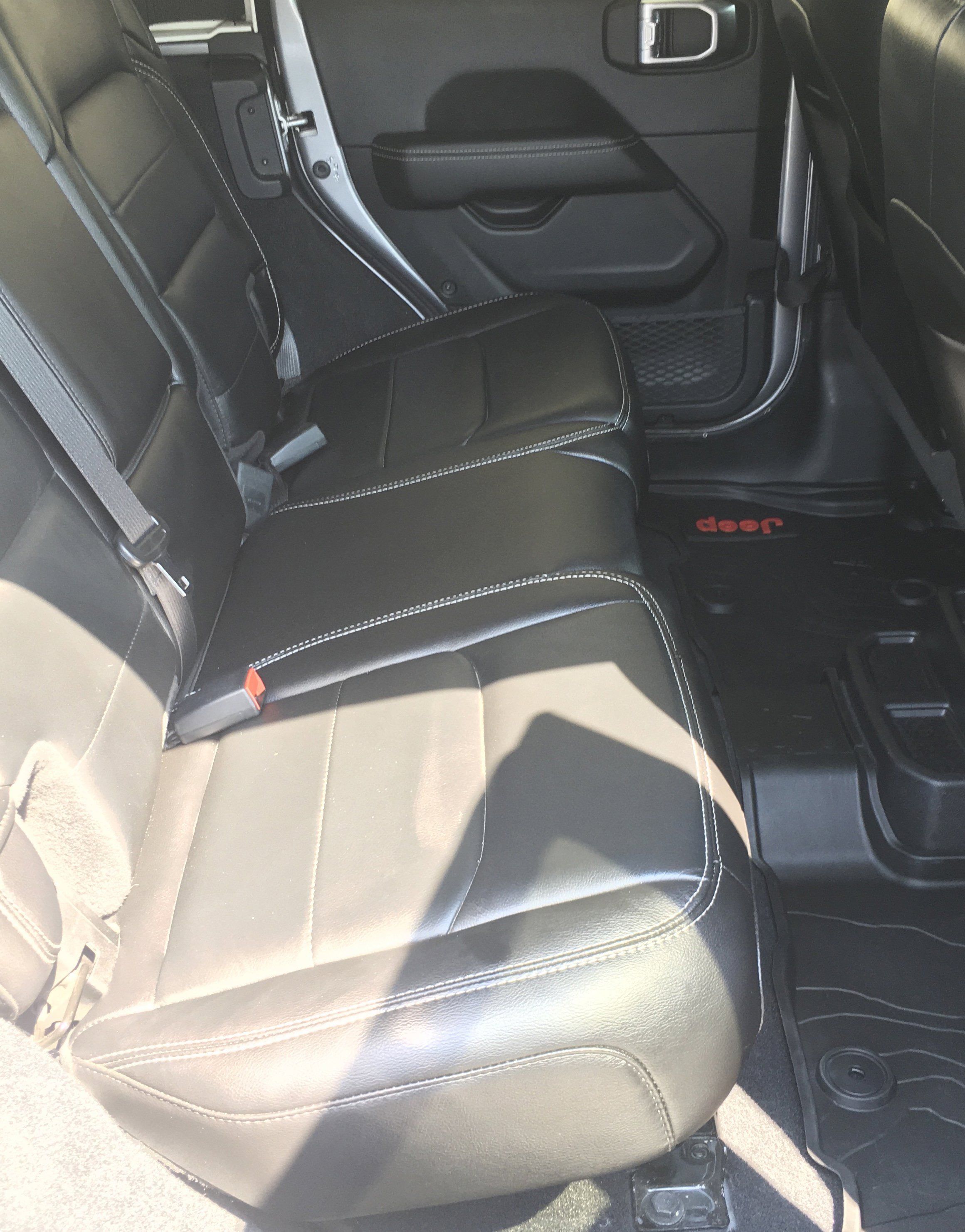 Used 2021 Jeep Wrangler Unlimited Sahara AWD/4WD image 6