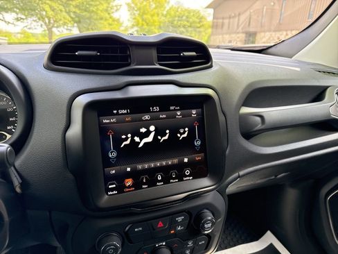 New 2023 Jeep Renegade Latitude image 23