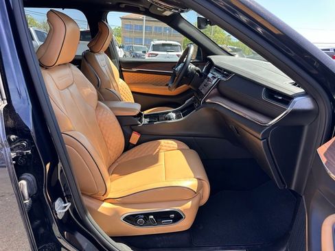 Used 2024 Jeep Grand Cherokee L Summit w/ Luxury Tech Group V image 21