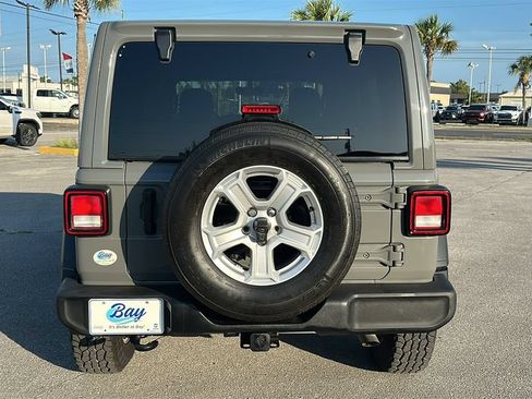Used 2022 Jeep Wrangler Unlimited Sport w/ Sun And Sound Package AWD/4WD image 5