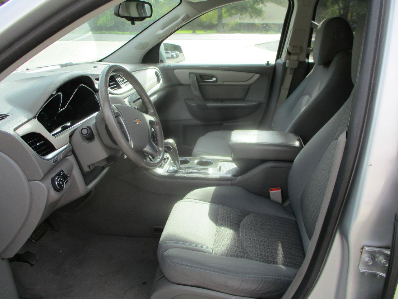 Used 2016 Chevrolet Traverse LT FWD image 13