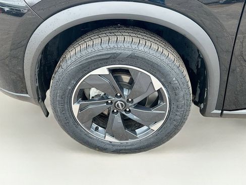 Used 2025 Nissan Rogue SV image 30