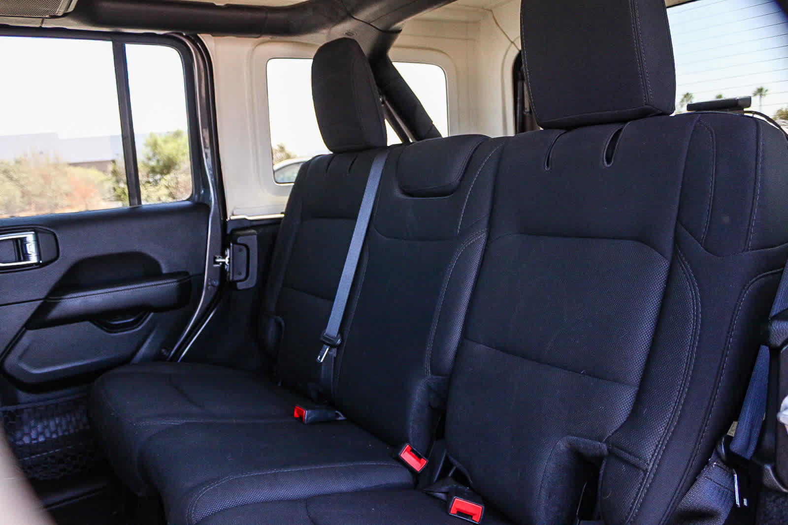 Used 2020 Jeep Wrangler Unlimited Sahara AWD/4WD image 18