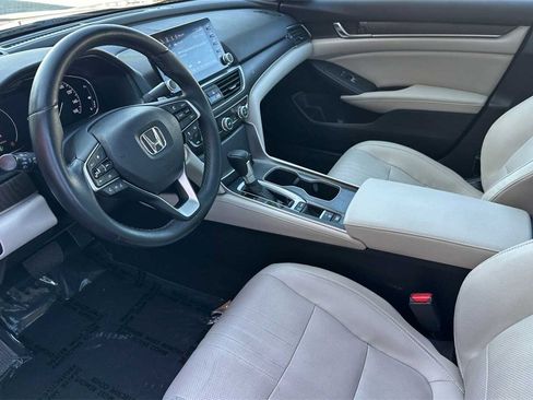 Used 2018 Honda Accord Touring image 10