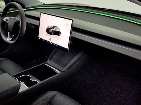 Used 2024 Tesla Model 3 image 29