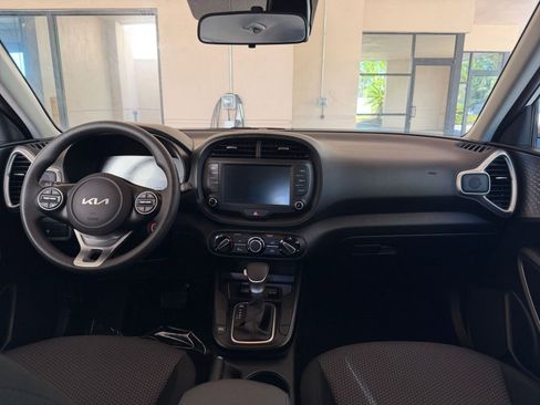 Used 2025 Kia Soul LX w/ LX Technology Package FWD image 28