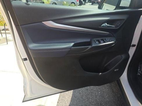 Used 2022 Chevrolet Bolt EUV Premier w/ Sun & Sound Package image 10