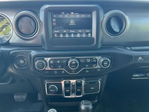 Used 2022 Jeep Gladiator Sport AWD/4WD image 29
