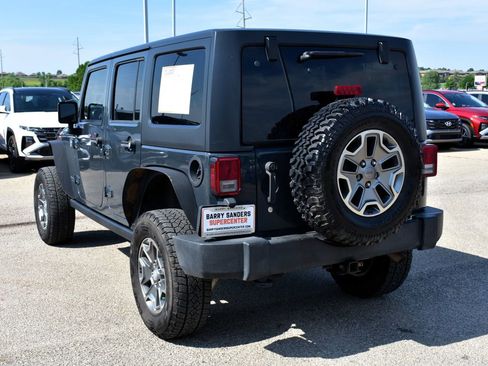 Used 2017 Jeep Wrangler Unlimited Rubicon w/ Connectivity Group AWD/4WD image 4