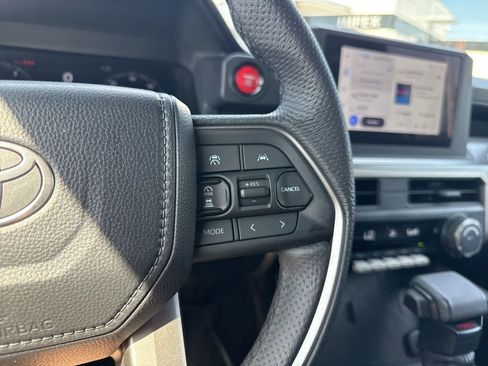 Used 2025 Toyota Tacoma TRD Sport AWD/4WD image 15