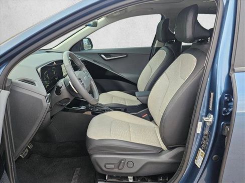 Used 2024 Kia Niro SX Touring image 18