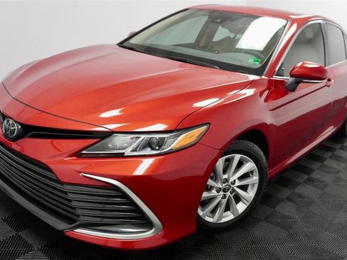Used 2024 Toyota Camry LE image 2