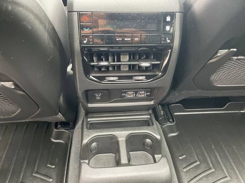 Used 2024 Jeep Grand Cherokee L Limited w/ Luxury Tech Group II AWD/4WD image 22