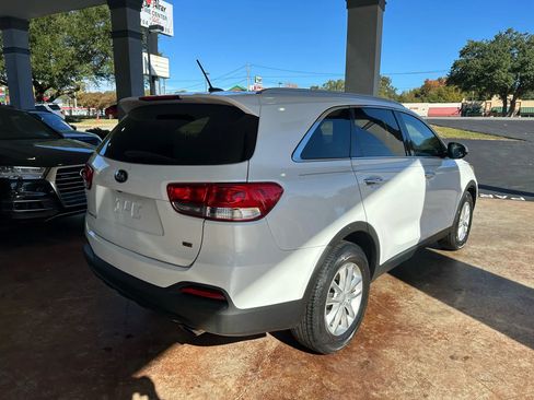 Used 2017 Kia Sorento LX Sport Utility 4D image 6