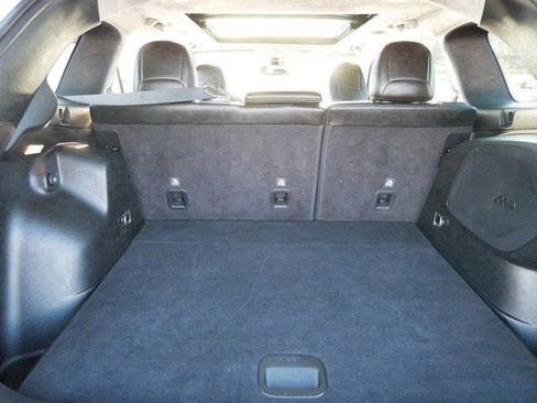 Used 2022 Jeep Cherokee Limited image 12