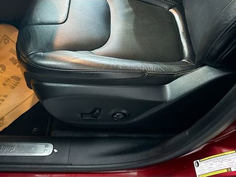 Used 2019 Jeep Cherokee Limited image 20