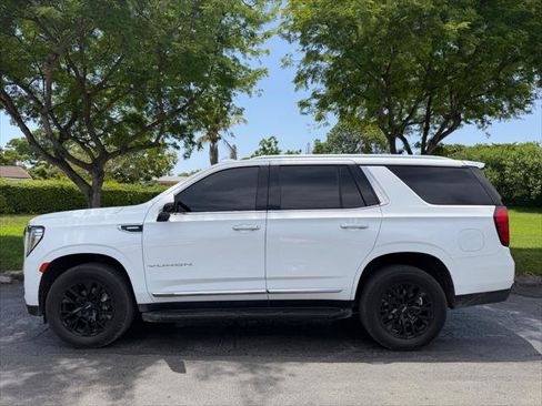 Used 2021 GMC Yukon SLT w/ SLT Premium Package AWD/4WD image 3