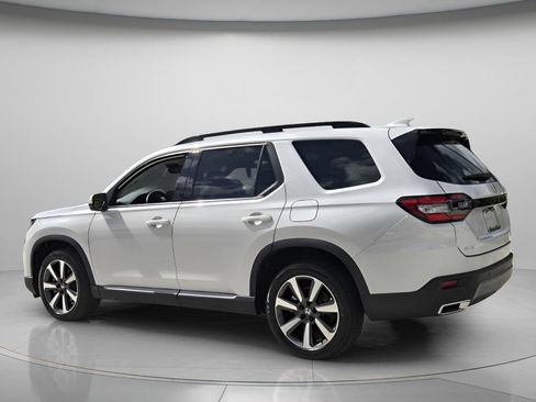 Used 2023 Honda Pilot Touring image 8