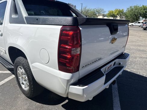 Used 2012 Chevrolet Avalanche LS w/ Convenience Package AWD/4WD image 7