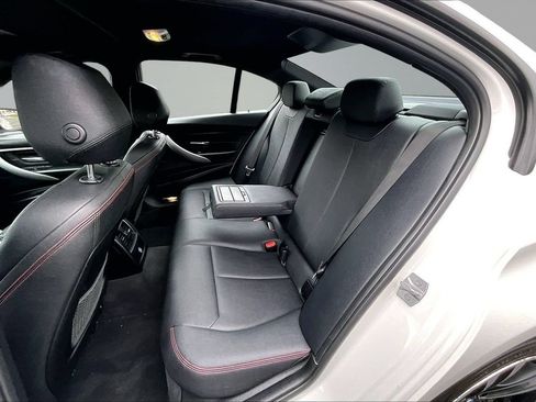 Used 2018 BMW 330i xDrive Sedan w/ Convenience Package AWD/4WD image 17