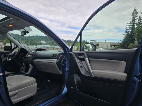 Used 2015 Subaru Forester 2.5i Touring AWD/4WD image 27
