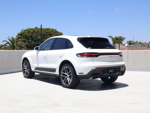Certified 2025 Porsche Macan AWD/4WD image 3